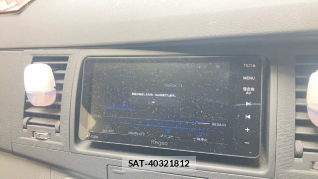 Toyota ISIS 2012-07 8379048-18