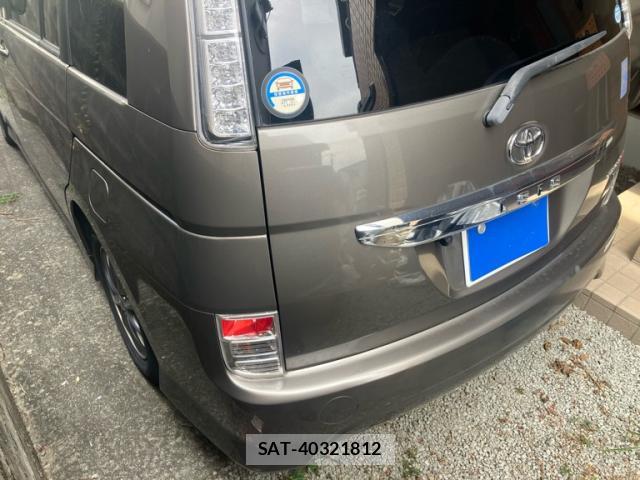 Toyota ISIS 2012-07 8379048-2