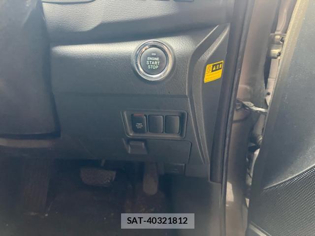 Toyota ISIS 2012-07 8379048-8