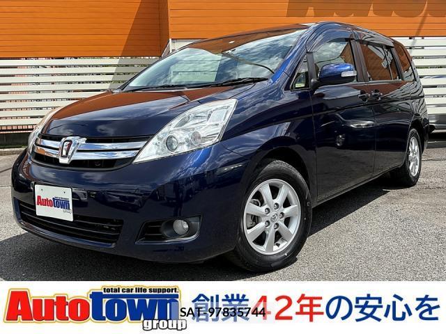 Toyota ISIS 2013-06 8379255-0