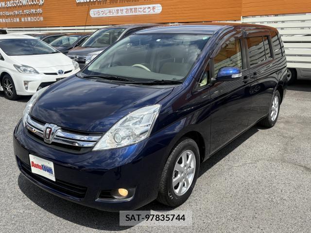 Toyota ISIS 2013-06 8379255-18