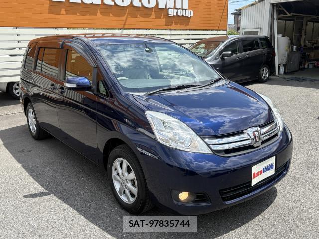 Toyota ISIS 2013-06 8379255-19