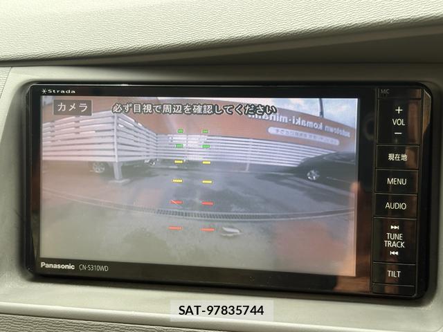 Toyota ISIS 2013-06 8379255-4