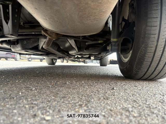 Toyota ISIS 2013-06 8379255-8