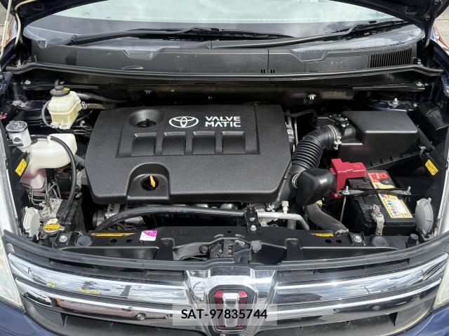 Toyota ISIS 2013-06 8379255-9