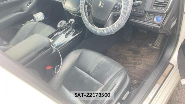 Toyota KLUGER HYBRID 2013-10 8379045-10