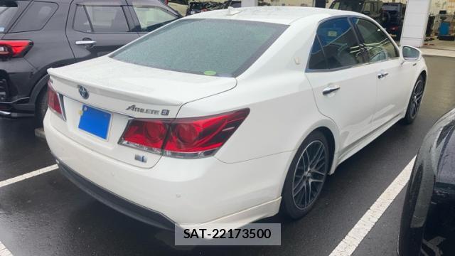 Toyota KLUGER HYBRID 2013-10 8379045-12