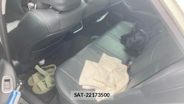 Toyota KLUGER HYBRID 2013-10 8379045-17