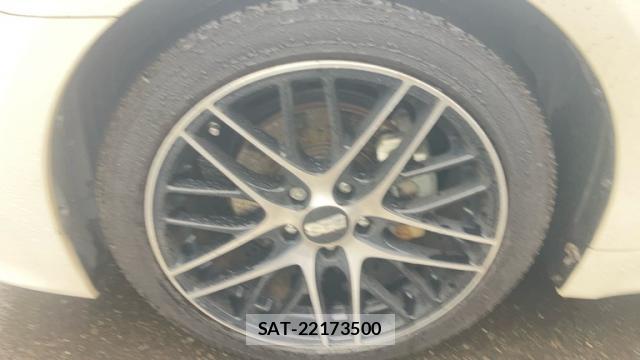 Toyota KLUGER HYBRID 2013-10 8379045-19