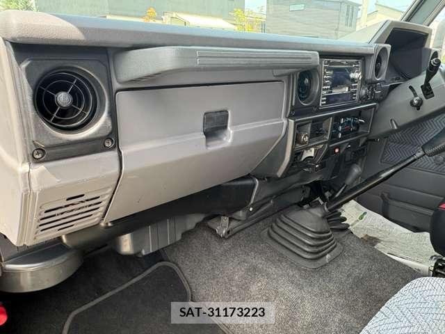 Toyota Land Cruiser 70 1996-04 8380183-11