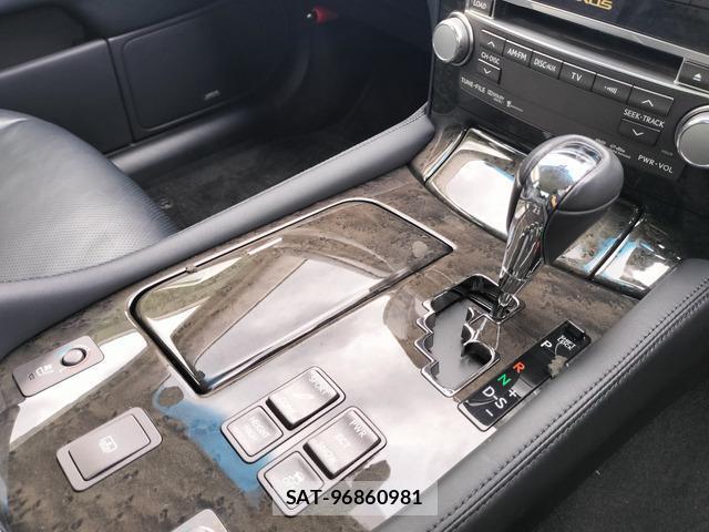 Lexus LS 2011-08 8379480-12
