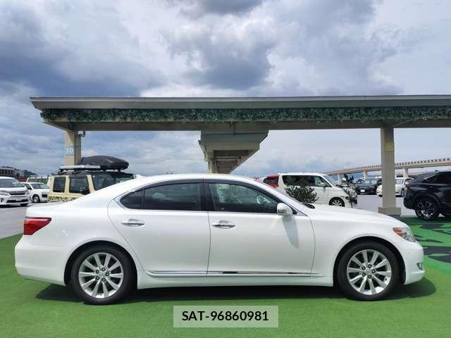 Lexus LS 2011-08 8379480-16