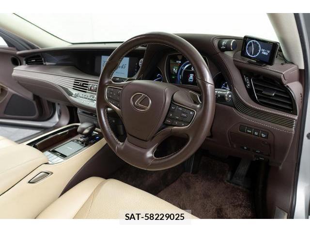 Lexus LS 2018-09 8379596-10