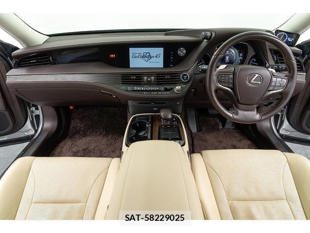 Lexus LS 2018-09 8379596-2