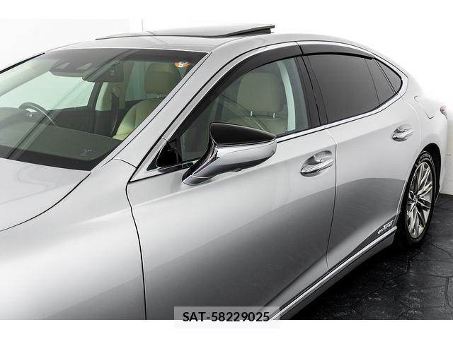 Lexus LS 2018-09 8379596-7