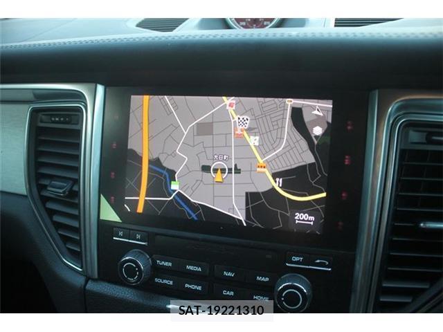 Porsche MACAN 2018-03 8379733-1