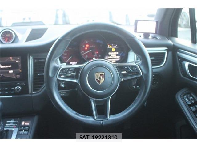 Porsche MACAN 2018-03 8379733-13