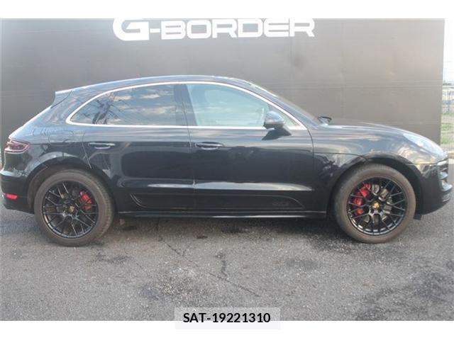 Porsche MACAN 2018-03 8379733-9