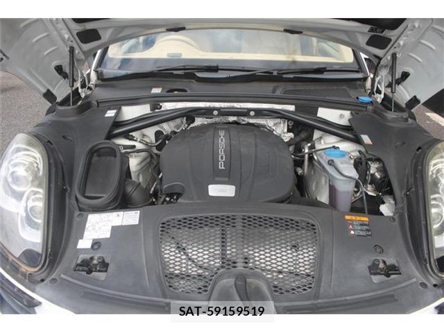Porsche MACAN 2015-09 8379734-18