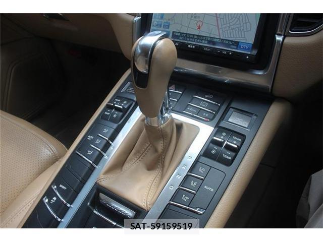 Porsche MACAN 2015-09 8379734-4