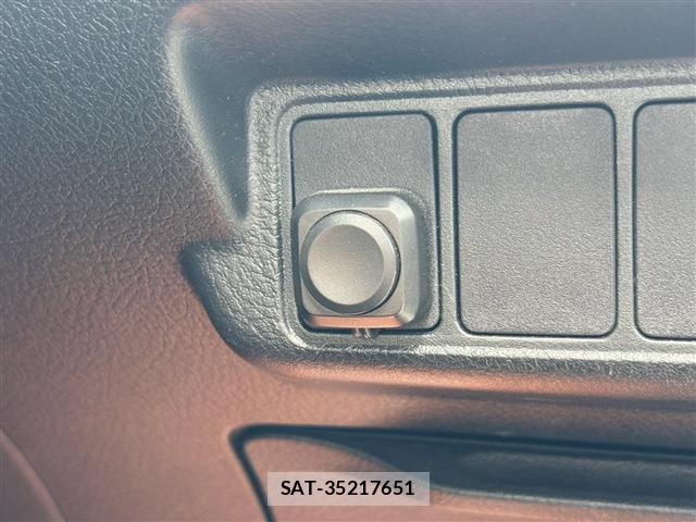Toyota MARK X ZIO 2011-01 8379910-13