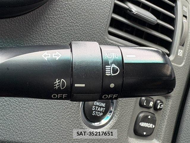 Toyota MARK X ZIO 2011-01 8379910-8