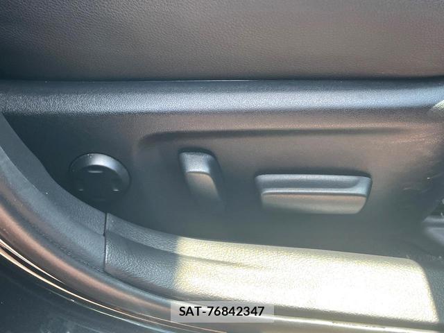 Toyota MARK X 2019-01 8378880-5