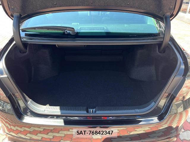 Toyota MARK X 2019-01 8378880-9