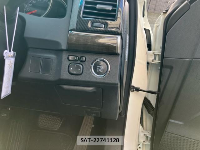 Toyota MARK X 2015-10 8379073-10