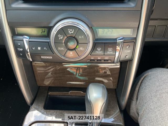 Toyota MARK X 2015-10 8379073-17