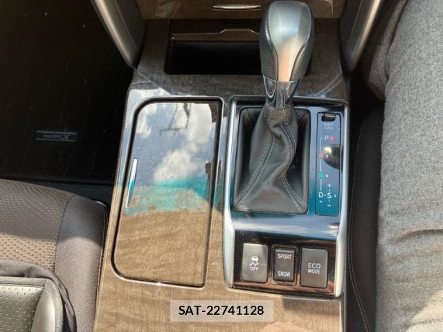 Toyota MARK X 2015-10 8379073-18