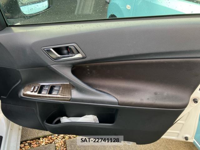 Toyota MARK X 2015-10 8379073-7