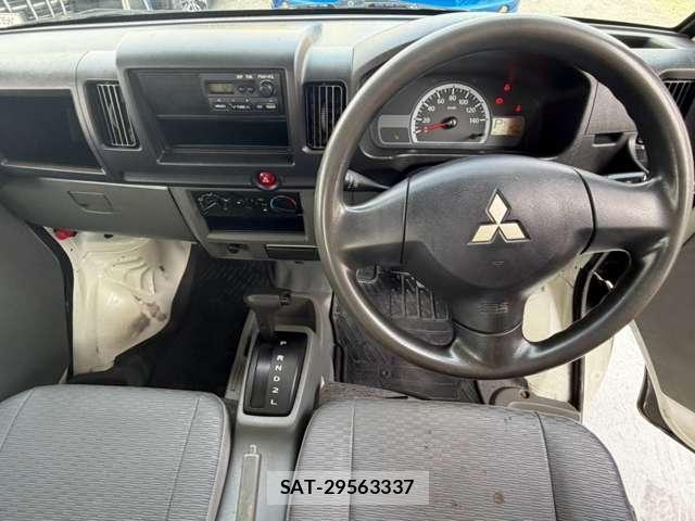 Mitsubishi MINICAB TRUCK 2014-02 8379905-4