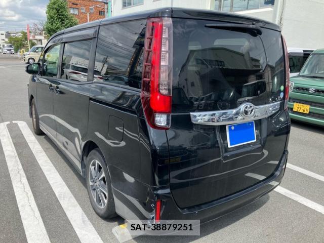 Toyota NOAH 2014-07 8378550-1