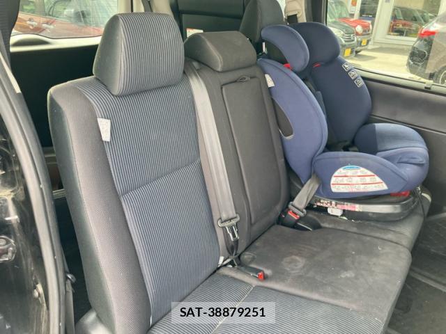 Toyota NOAH 2014-07 8378550-4