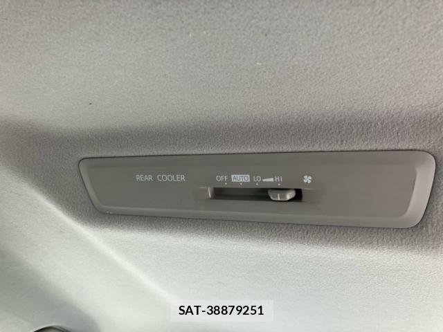 Toyota NOAH 2014-07 8378550-5