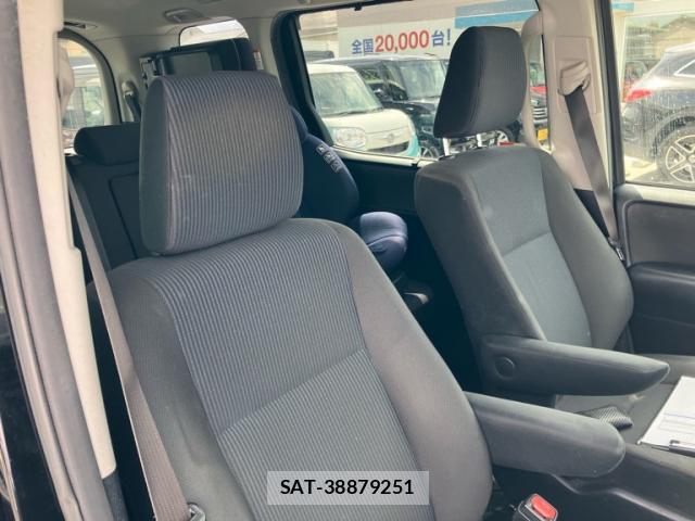 Toyota NOAH 2014-07 8378550-7