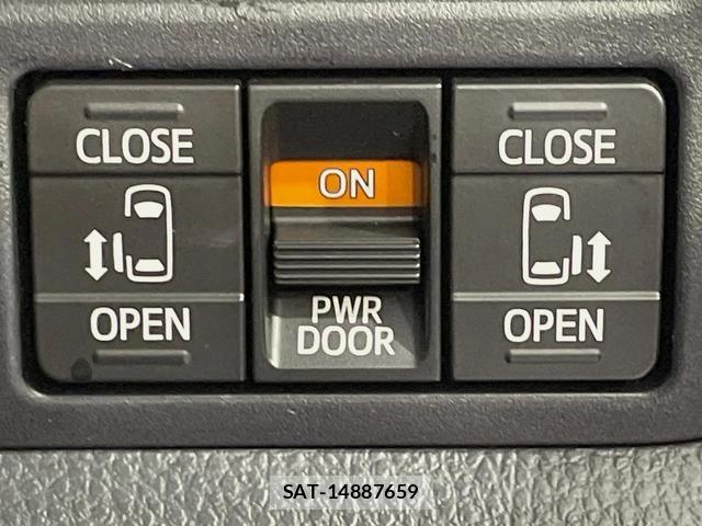 Toyota NOAH 2021-03 8378634-3