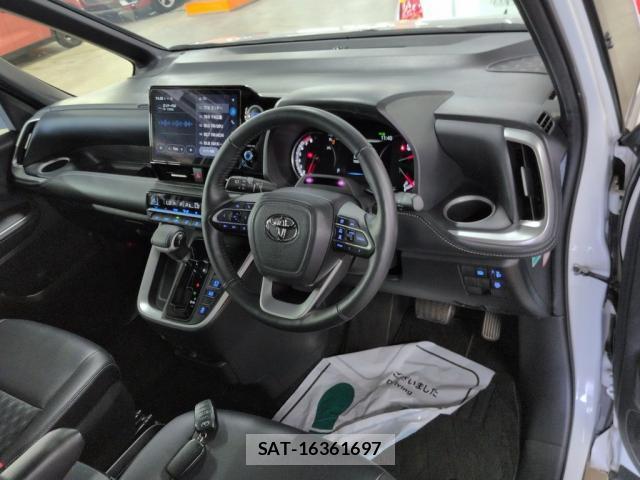 Toyota NOAH 2023-09 8378772-2
