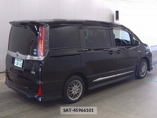 Toyota NOAH 2017-11 8378856-1