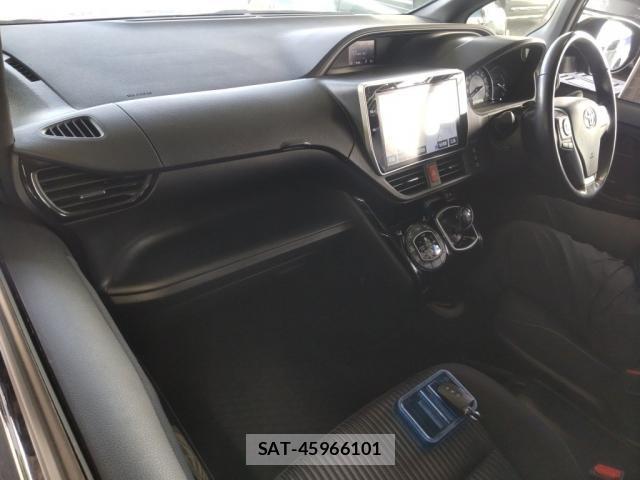 Toyota NOAH 2017-11 8378856-2