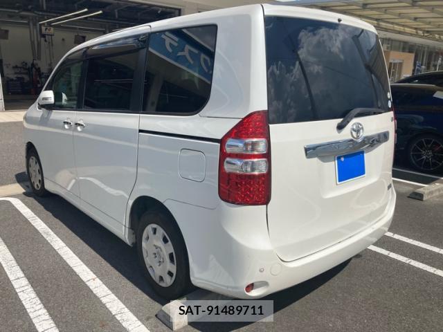 Toyota NOAH 2011-03 8378934-1
