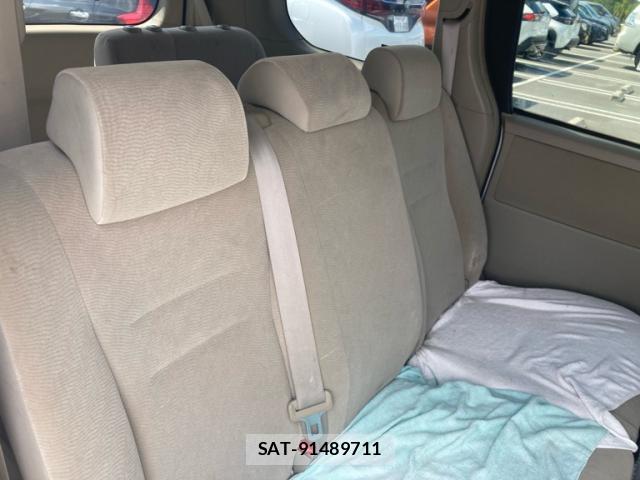Toyota NOAH 2011-03 8378934-7