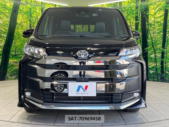 Toyota NOAH 2023-04 8378940-14
