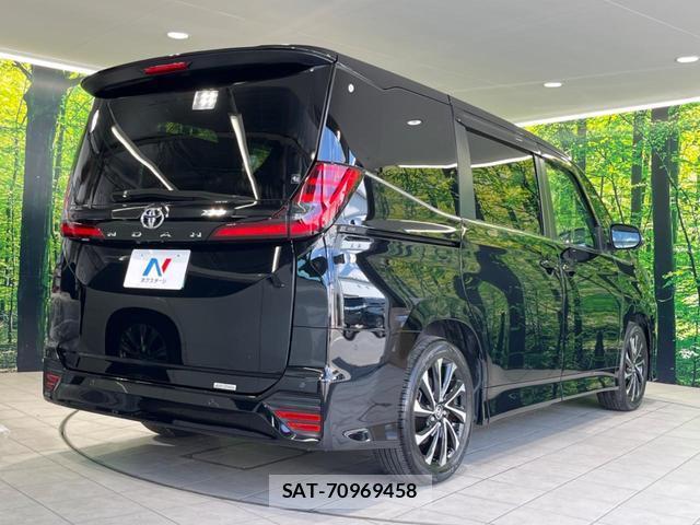 Toyota NOAH 2023-04 8378940-16