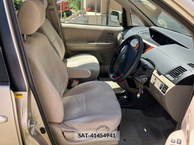 Toyota NOAH 2005-12 8378945-11