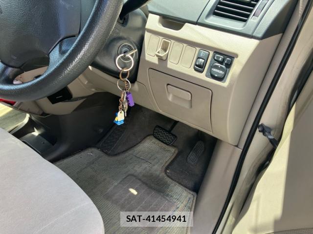 Toyota NOAH 2005-12 8378945-14
