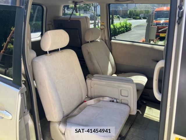 Toyota NOAH 2005-12 8378945-16