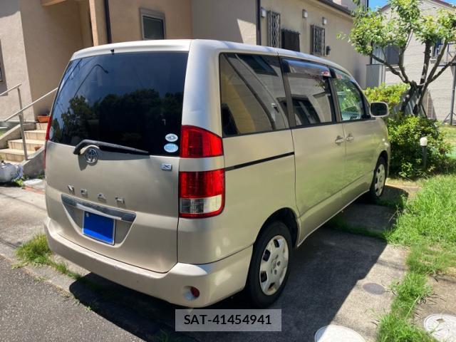 Toyota NOAH 2005-12 8378945-2