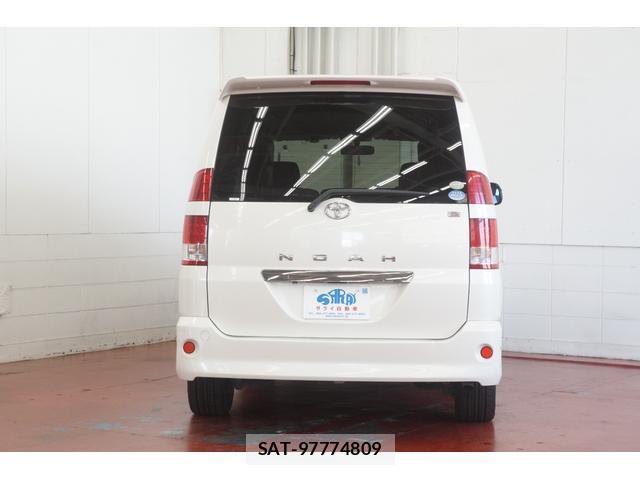 Toyota NOAH 2006-02 8379157-10